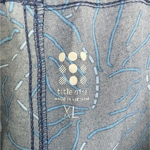 Title Nine Slaycation 2.0 Cropped Pants Kiyoshi Petite Midnight Print Blue NWT - Picture 7 of 10